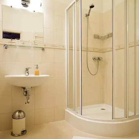 Πανσιόν Budapest Rooms Bed And Breakfast 3*